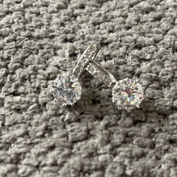 Clear stone drop earrings w/smaller clear stones set tone diamond like - Picture 11 of 11